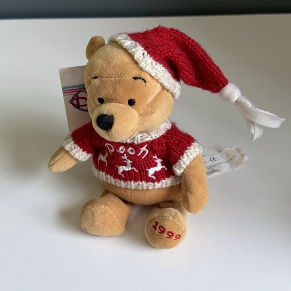 Vintage 1999 Disney Winter Sweater Winnie the Pooh Bear Red Knit Hat Plush T2 - Picture 10 of 15